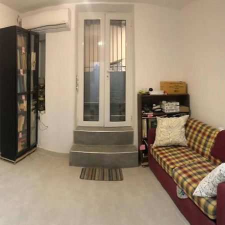 아테네 Exarcheia: Independent Ground Floor House. 아파트 외부 사진