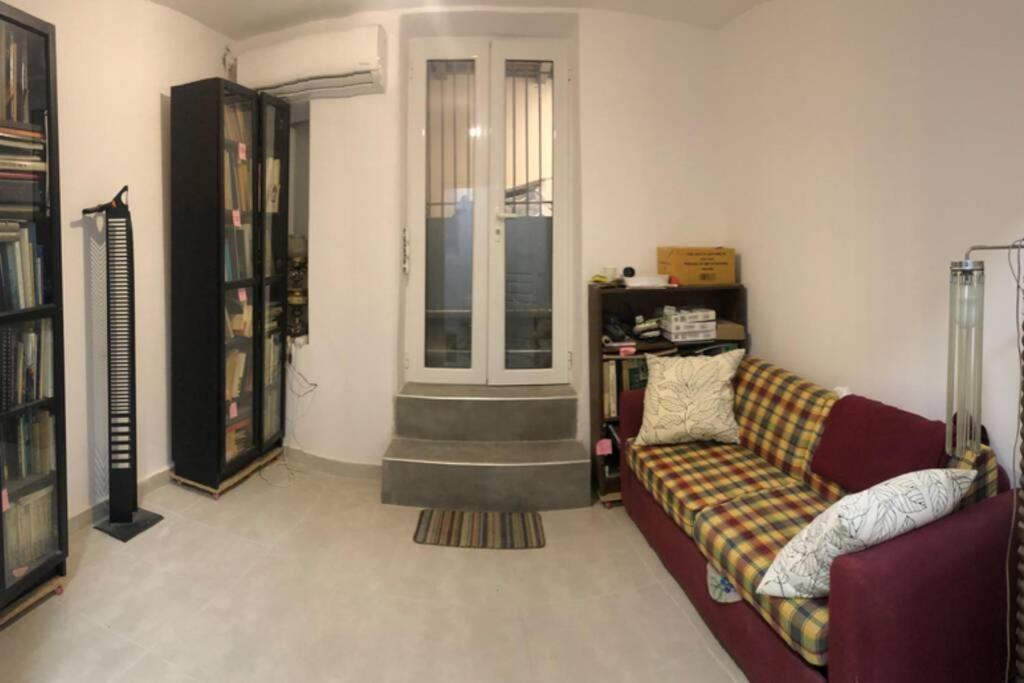 아테네 Exarcheia: Independent Ground Floor House. 아파트 외부 사진