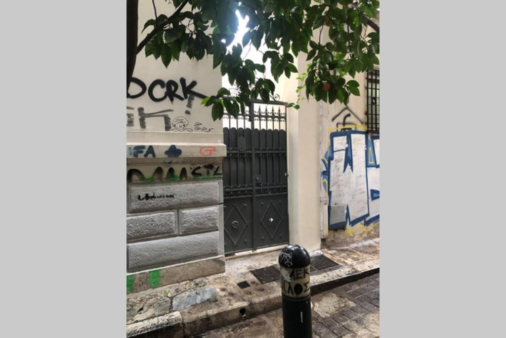 아테네 Exarcheia: Independent Ground Floor House. 아파트 외부 사진